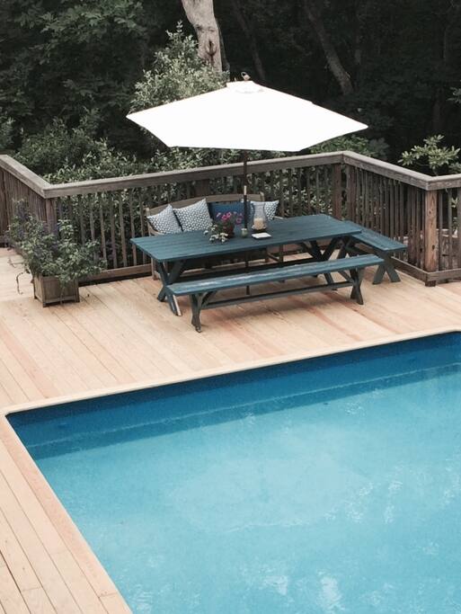 The Deck has just been redone (June 2017). Brand new wood!