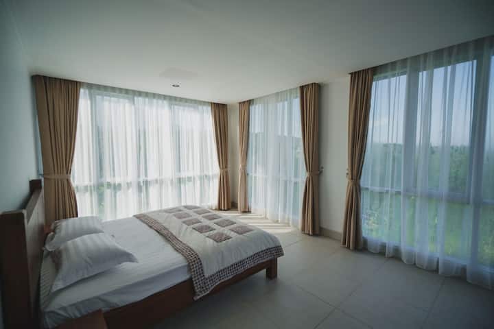 Downstairs third bedroom with mountains view.