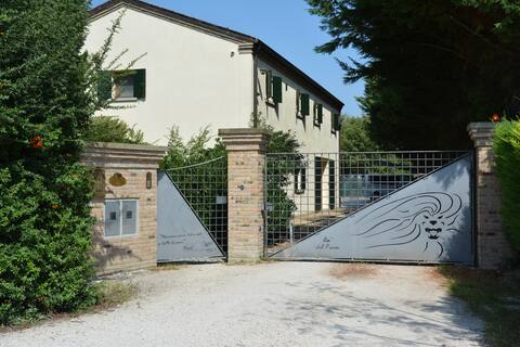 Refined country house near Venice with large park.