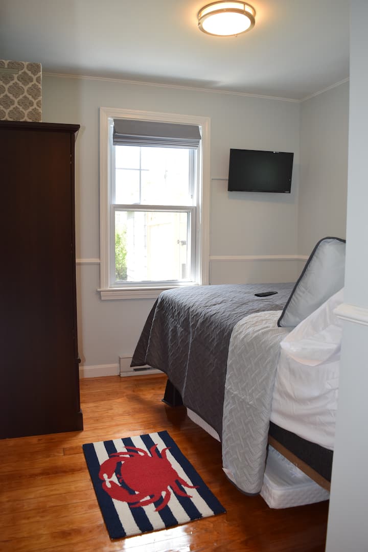 chambre en bas avec télévision CONNECTÉE et YoutubeTV