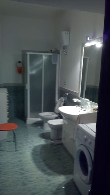 bagno con lavatrice