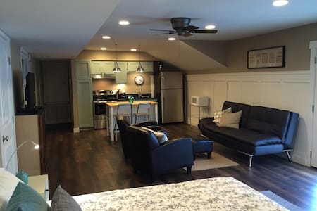 Fresh Bed, Fresh Bread in Beautiful Studio!