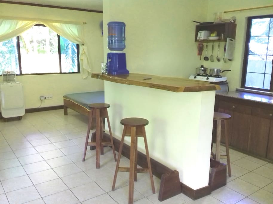 Bar mit Kueche