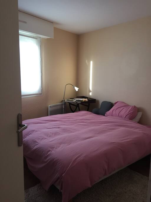 Chambre à coucher lit double