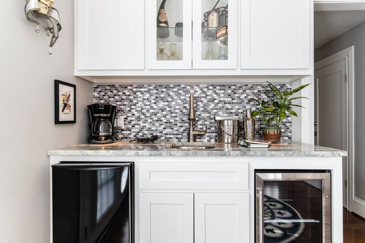 “The Roux House” Offers Luxury, Comfort & Location gallery image 5