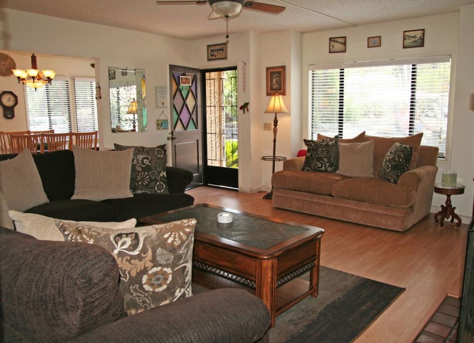 2-410 Tremont_living room_0008