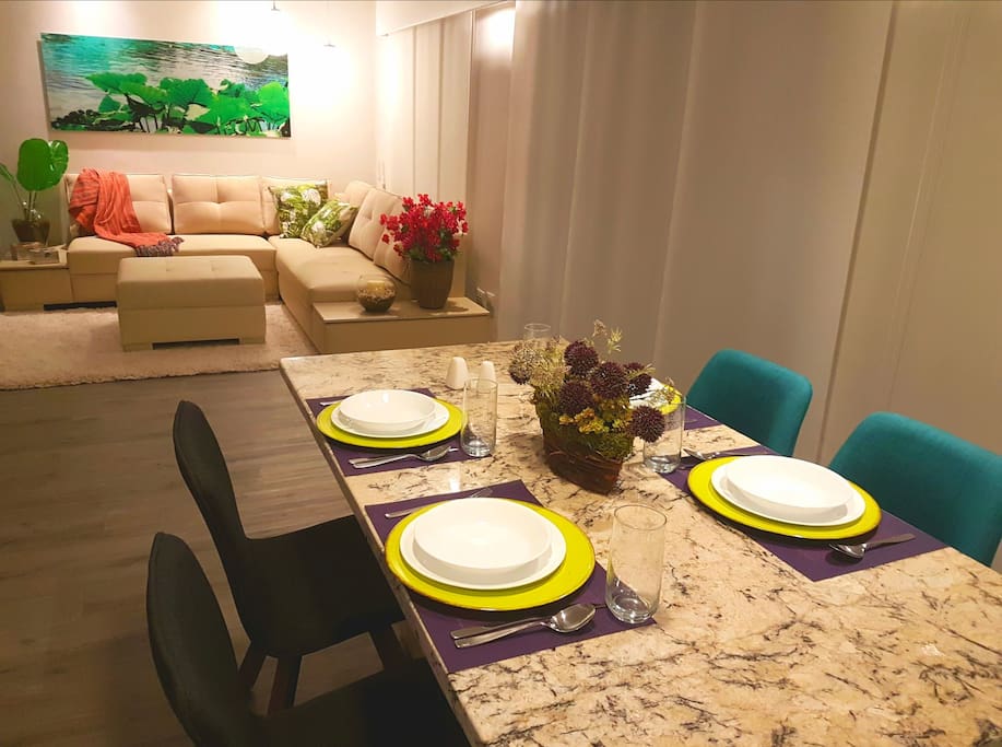 DINNING AND FAMILY ROOM