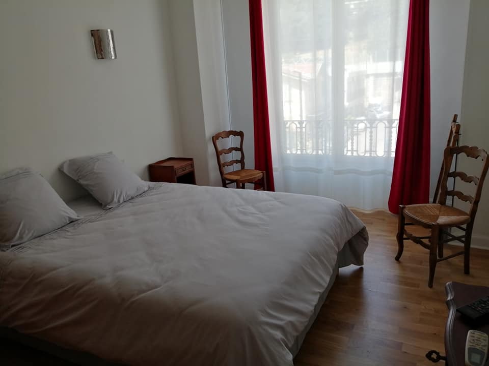 Dormitorio principal con cama 160x200