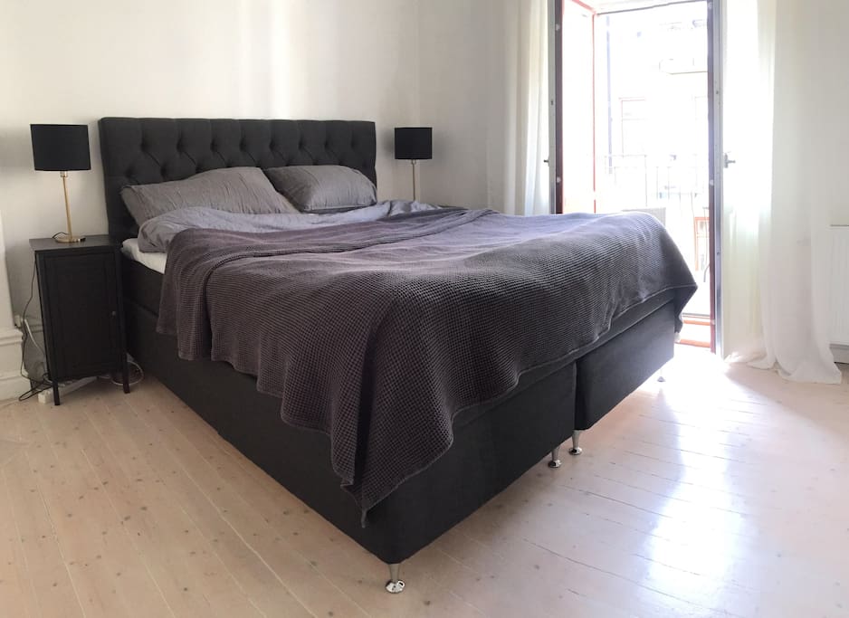 King size bed