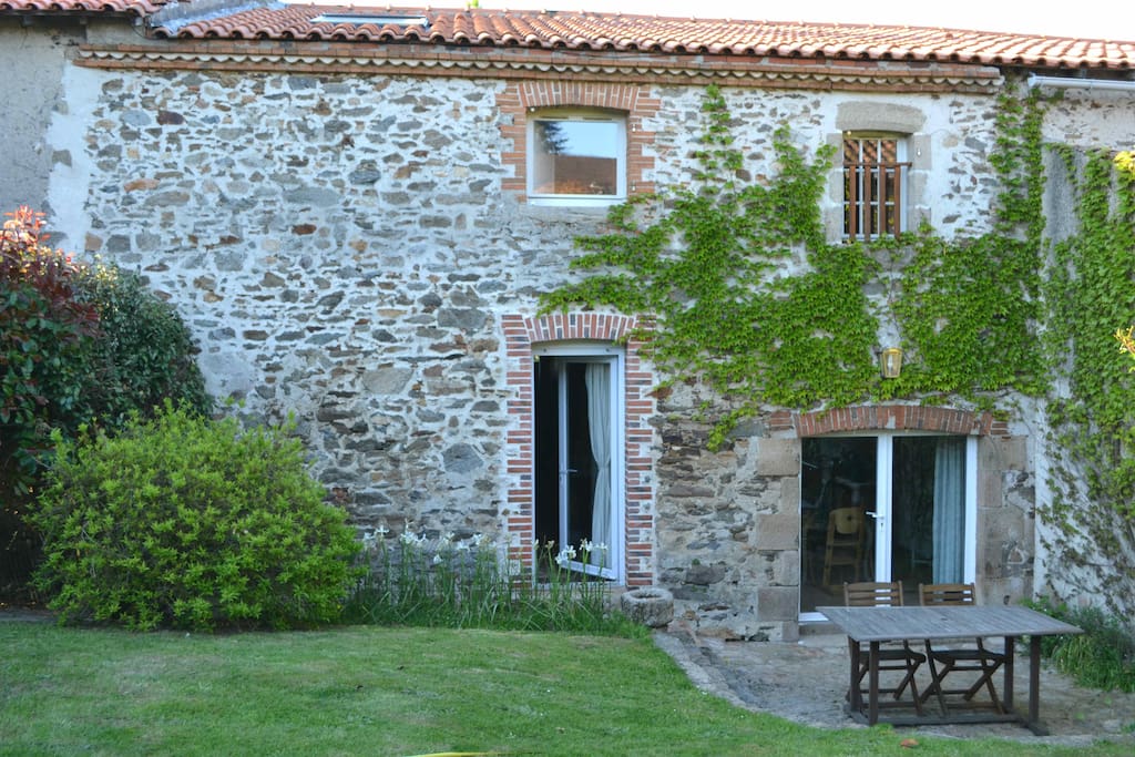 Votre terrasse au pied du jardin
