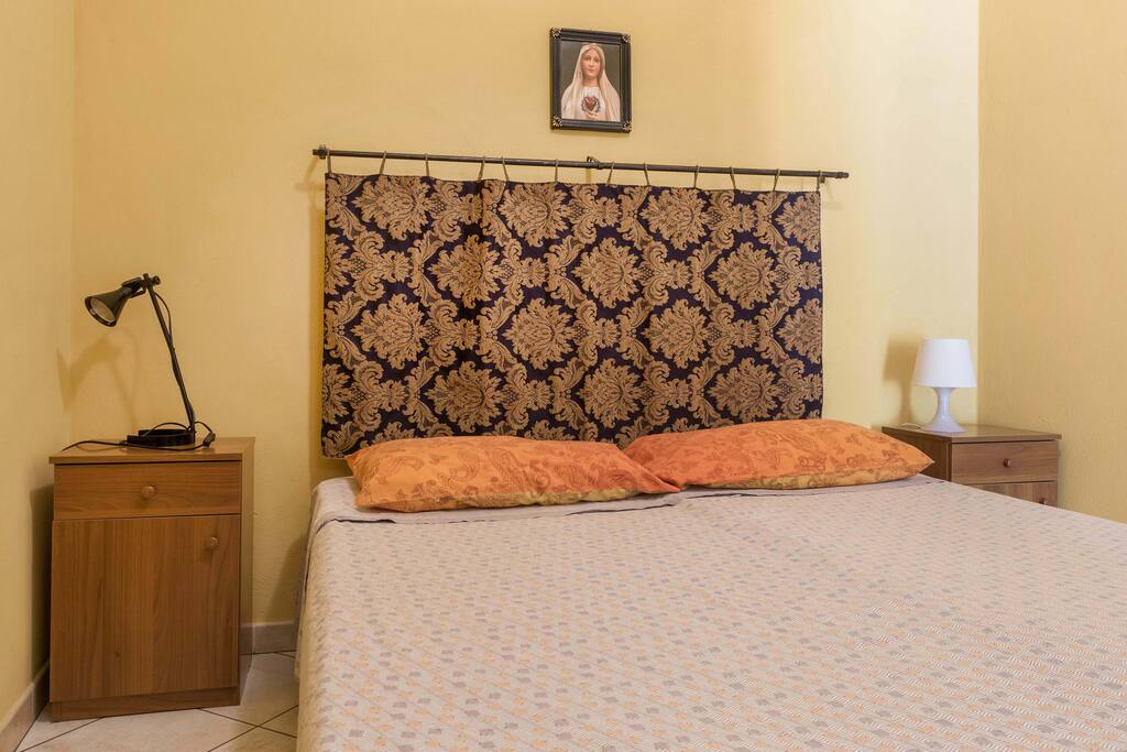 testata, letto e comodini