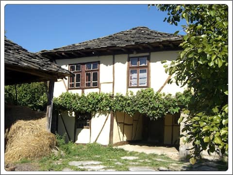 Casa tradicional cerca de Apriltsi