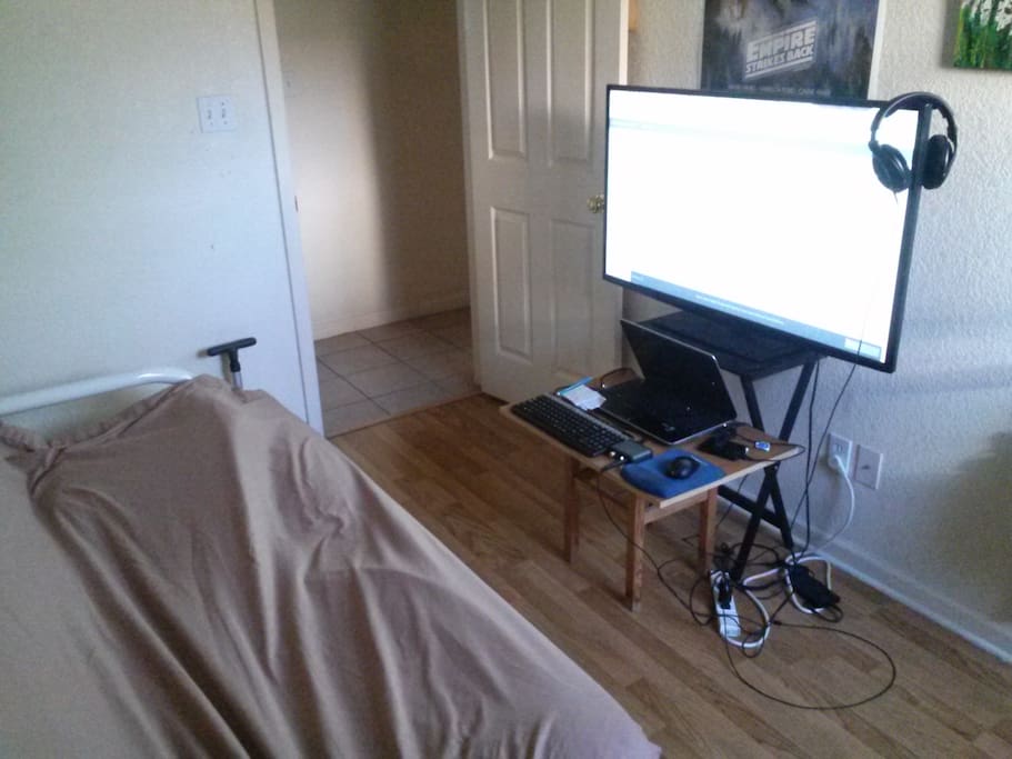 Private room has big screen TV which can be used with laptop with HDMI connection (I have the cable)