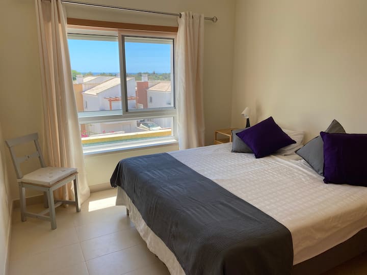 Dhomë gjumi 1, pamje nga deti