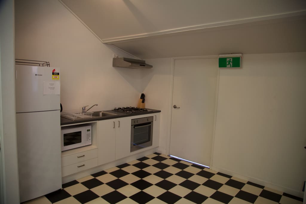 Kitchen - plates/crockery provided