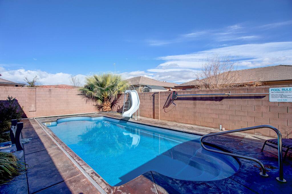 Stunning 4bd 2ba House with PRIVATE POOL & slide! - Houses ...