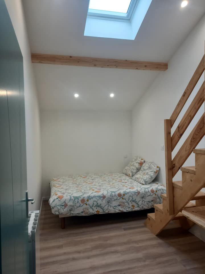 Možnosť Spálňa 2:
  Posteľ s dĺžkou 160 cm pre 2 osoby.