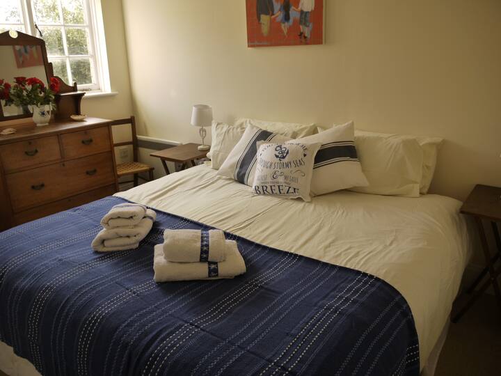 Main bedroom with en suite shower room.  Super king bed.