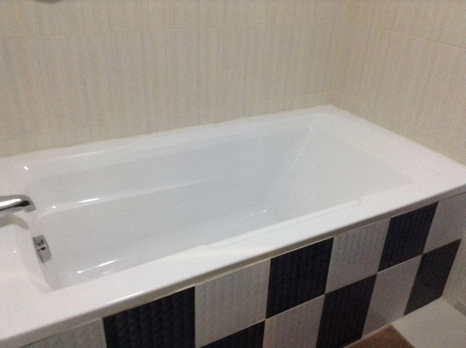 Bathtub in the masters bedroom
