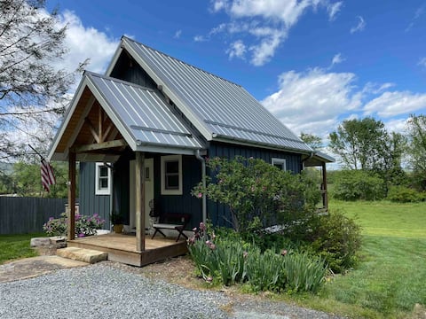 Farm cabin close to downtown