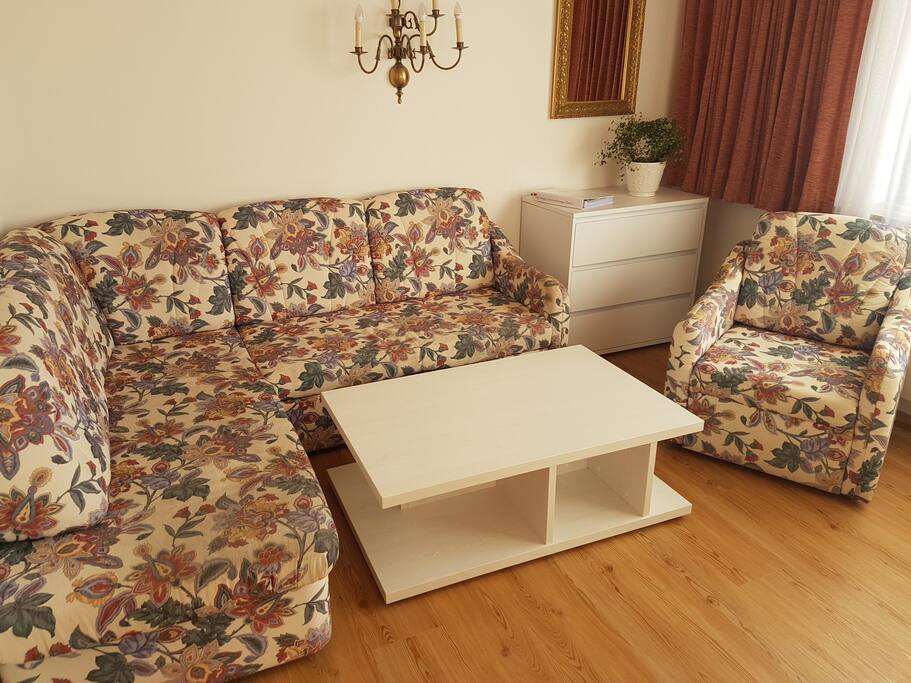 Ausziehbare Couch für zwei Personen geeignet