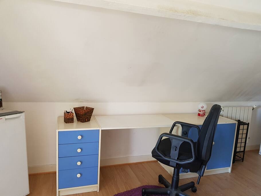 1 bureau.