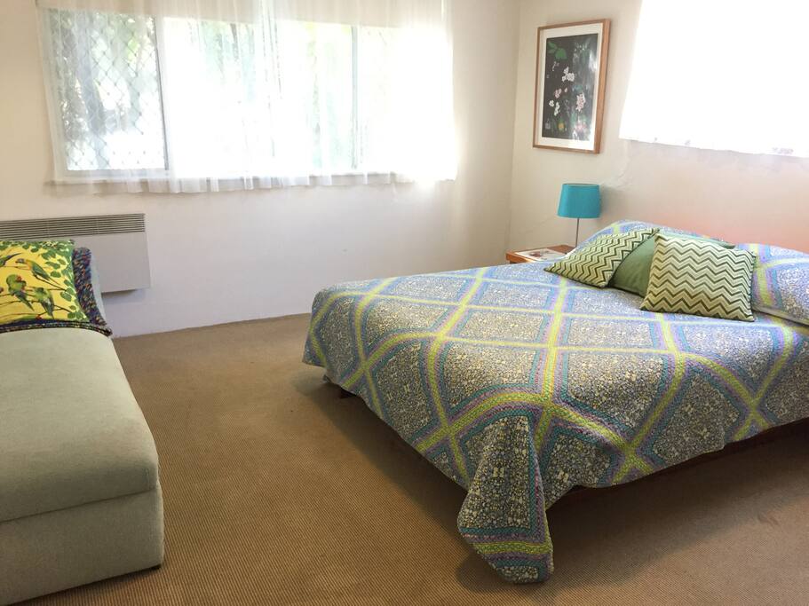 Front bedroom, QS bed