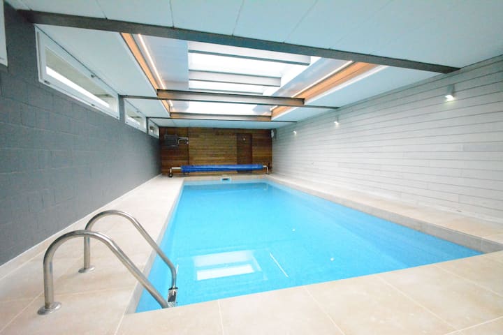 Luxury Pool Villa In Goesnes - Bélgica