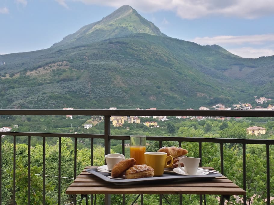 Colazione con vista monte
