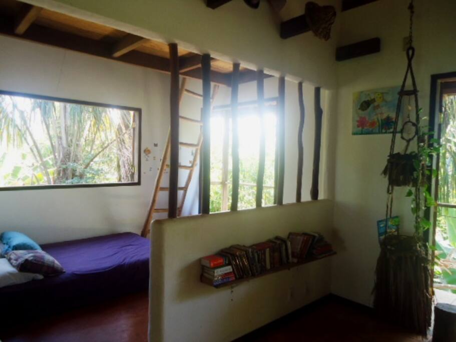 quarto com acesso a varanda trazeira