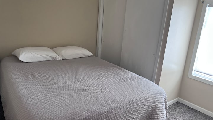 Upstairs Bedroom - Queen
