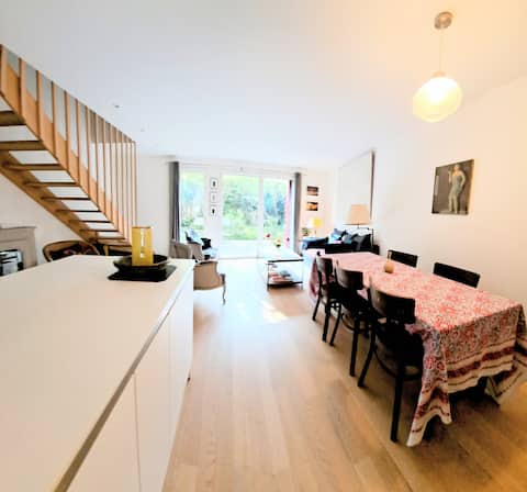 Beautiful quiet apartment near Paris garden parking