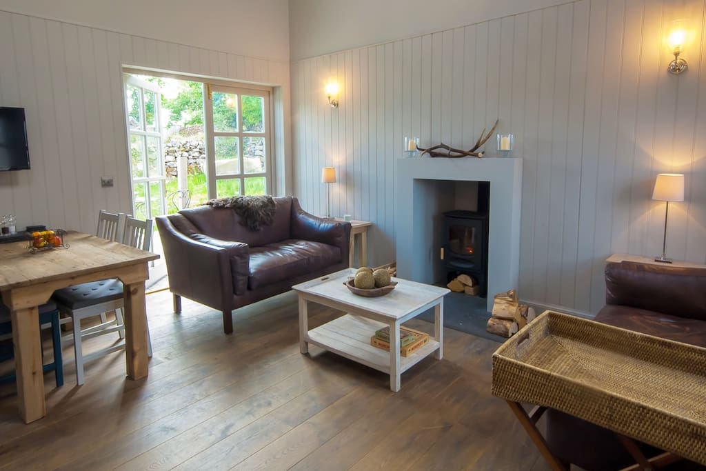 Sitting & dining area