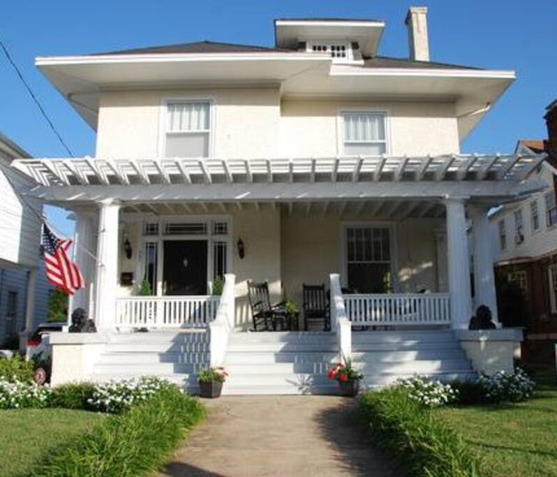 This house was designed in 1913 by residential architect J. Bryant Heard . . .