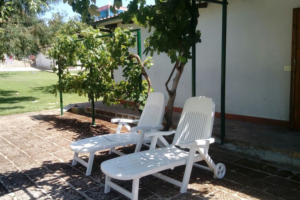 Angolo relax pergola uva fragola