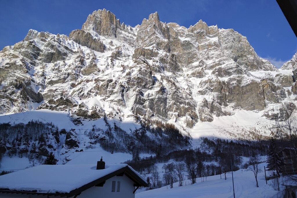 Aussicht Balkon vom Wohnzimmer im Winter