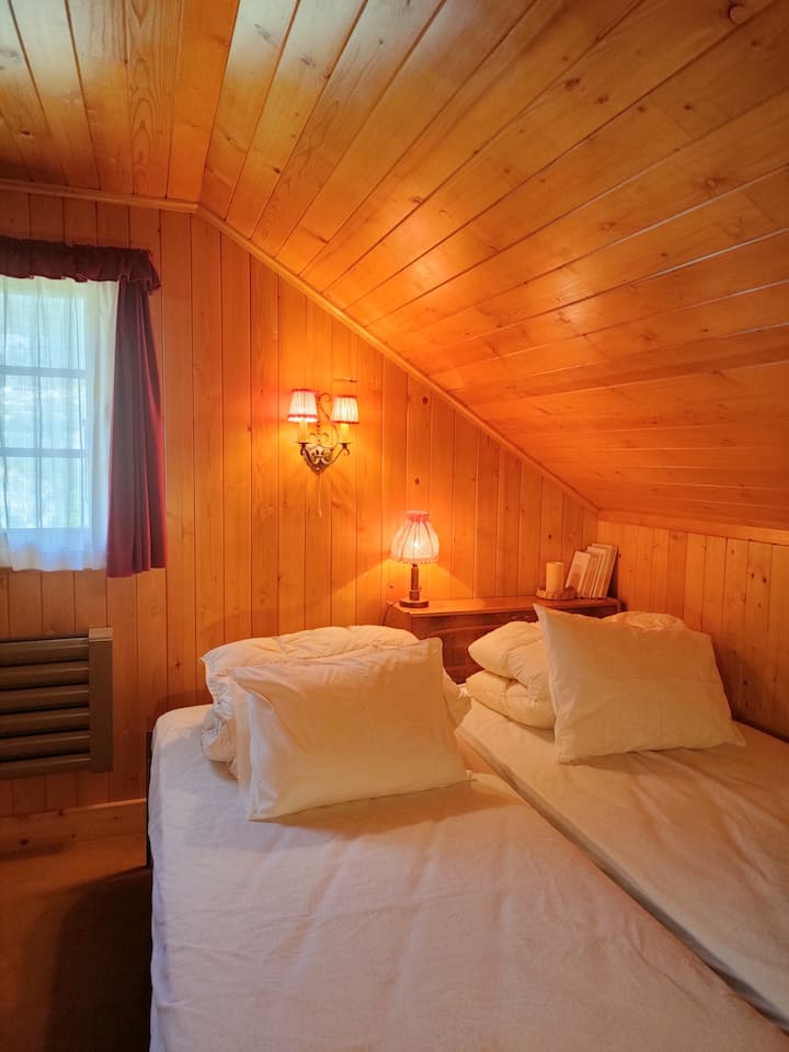 2 lôžka, každé 90 x 200 cm