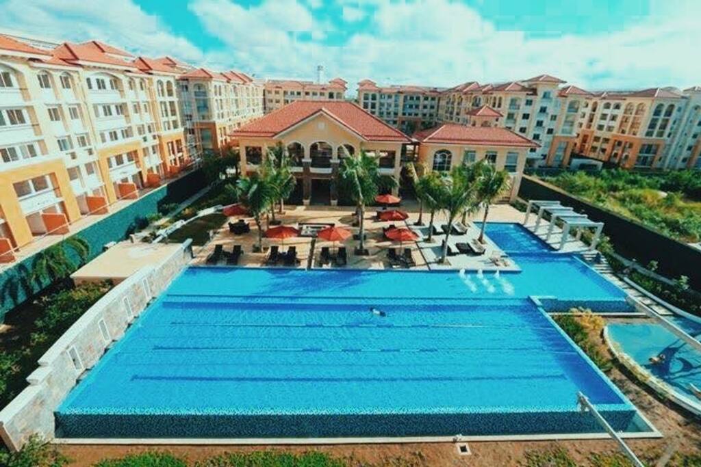 View of the entire swimming pool