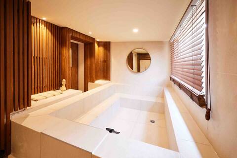 2 rooms with a lawn garden of 50 pyeong and a large jacuzzi