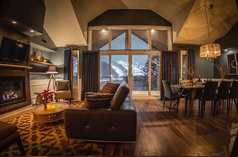 Top performing Airbnb: Luxurious mountainside condo - Ski/Waterslide in Les Pays D'en Haut