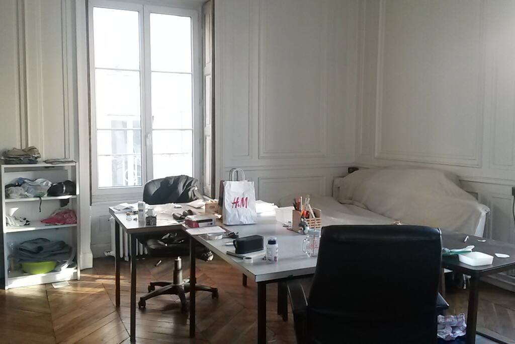 La chambre maîtresse, vue sur la fenêtre ouest
