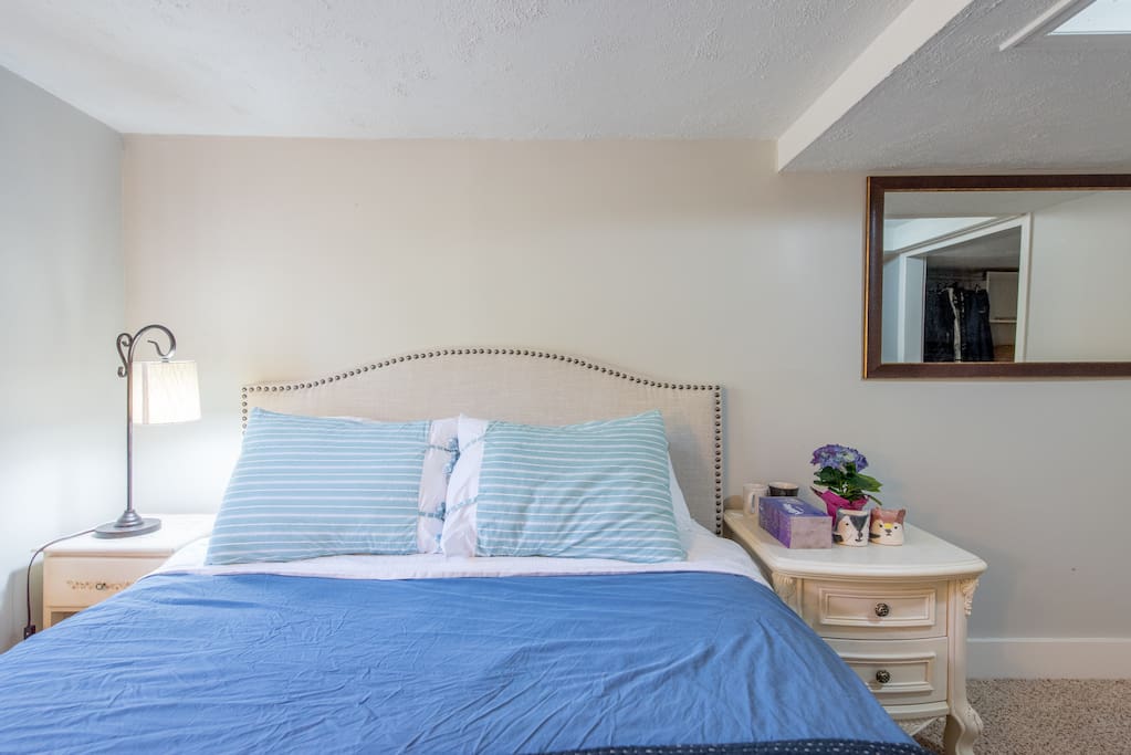 Queen size bed.