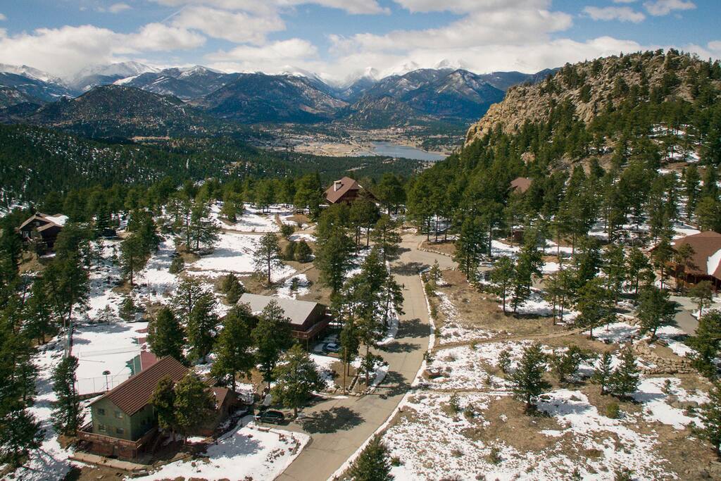 The property of Ravencrest Chalet with views of the Estes Park Valley below.