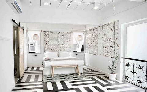 Local Bangkok Couple or Friends Room (Max 4)