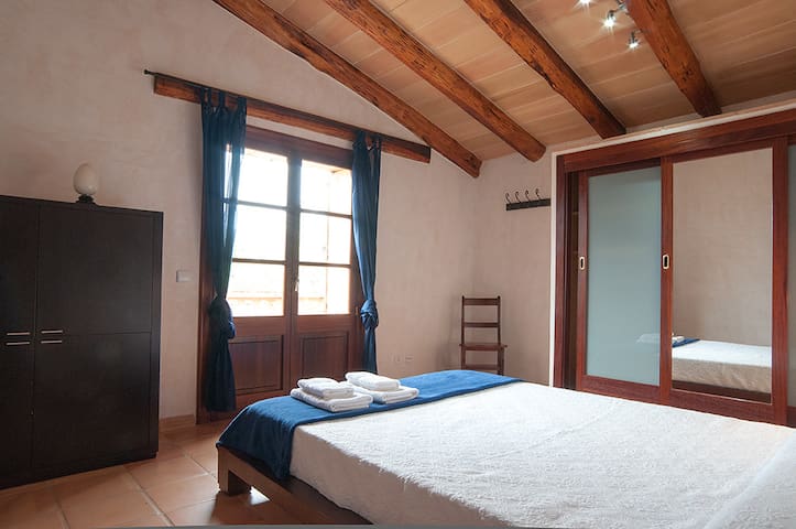 Big house with swimming pool gallery image 5