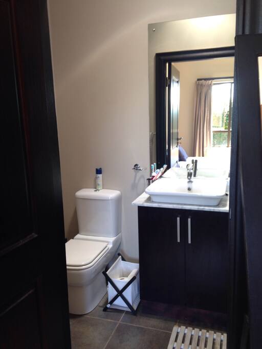 En-Suite main bathroom