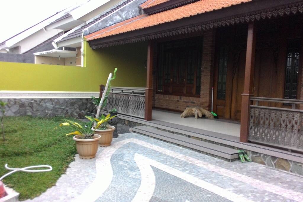 Teras depan