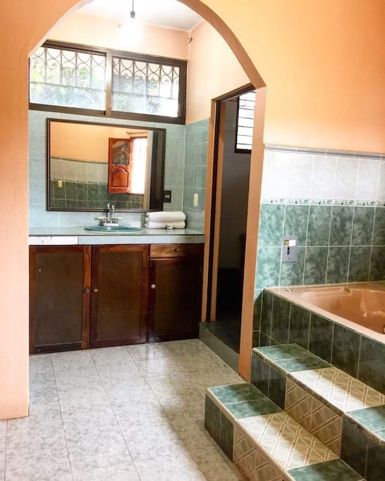 Baño privado, incluye bañera y ducha