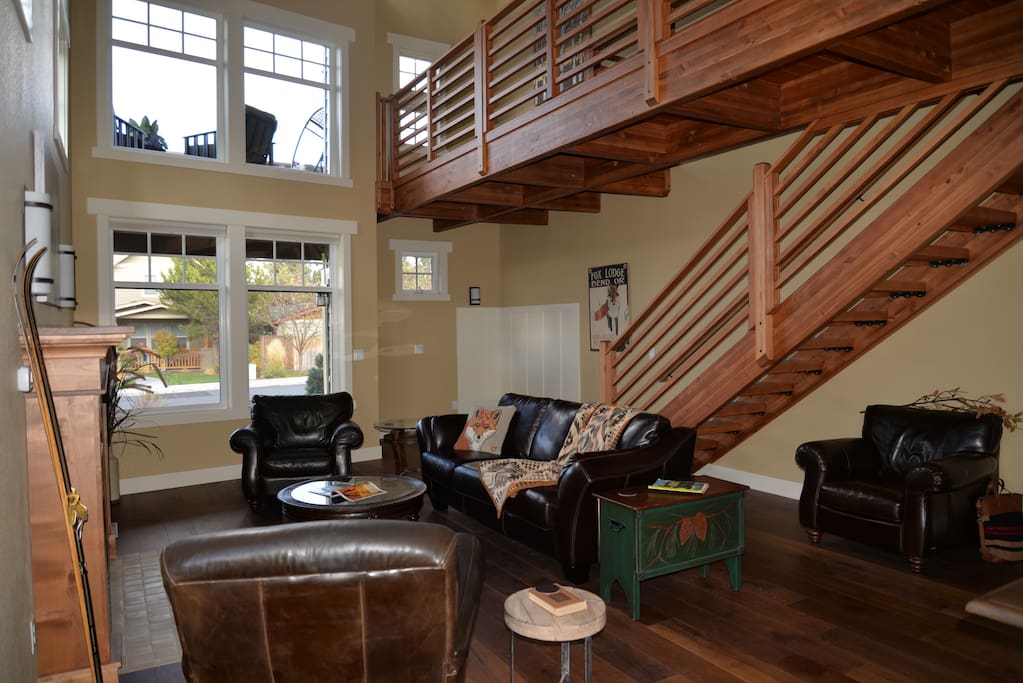 The Northwest feel is set by generous use of natural wood.Rustic Modern Ambiance ~ Mountain Views From Upper Deck ~ 10 min walk to Old Mill District & River Walk Trails