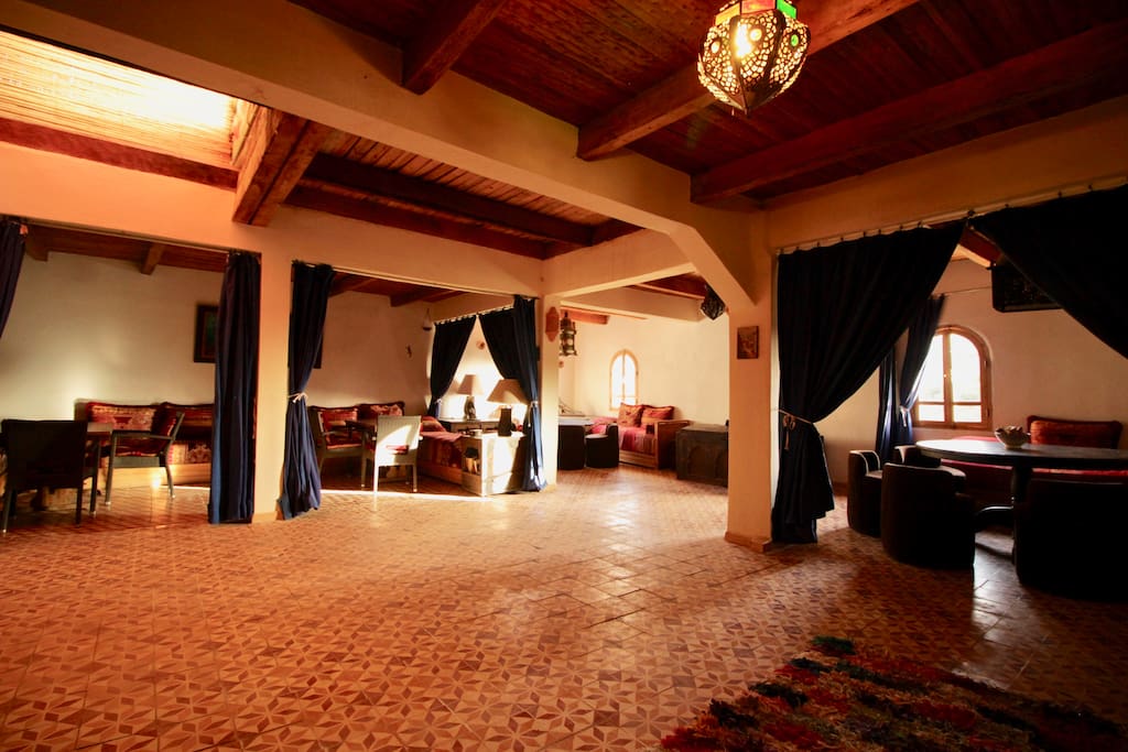 Le Salon/Salle à Manger commun.